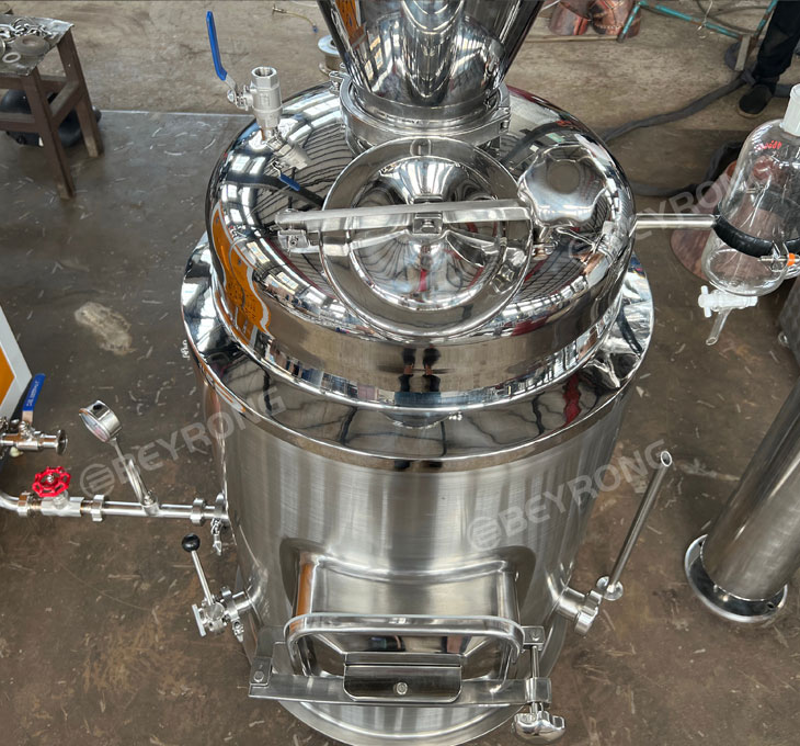 small-d03.jpg